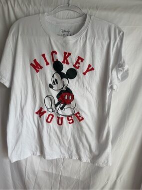 Disney Mickey Mouse Woman's White graphic t-shirt In Size 2XL